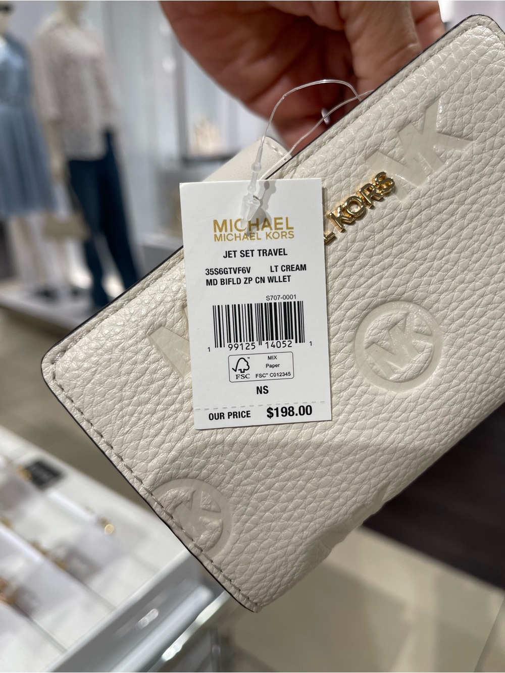 Michael Kors Jet Set Travel Medium Logo Debossed Billfold Wallet
Light Cream
NWT - Picture 13 of 16